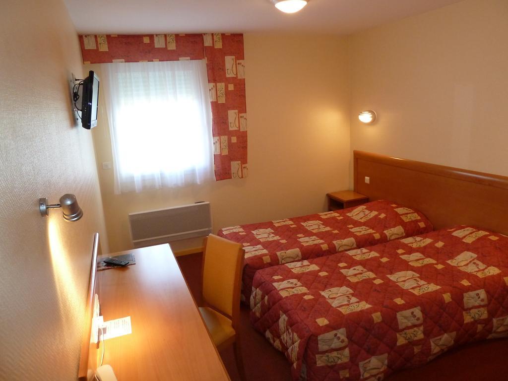 Hotel La Colombiere Cantal Massiac Εξωτερικό φωτογραφία