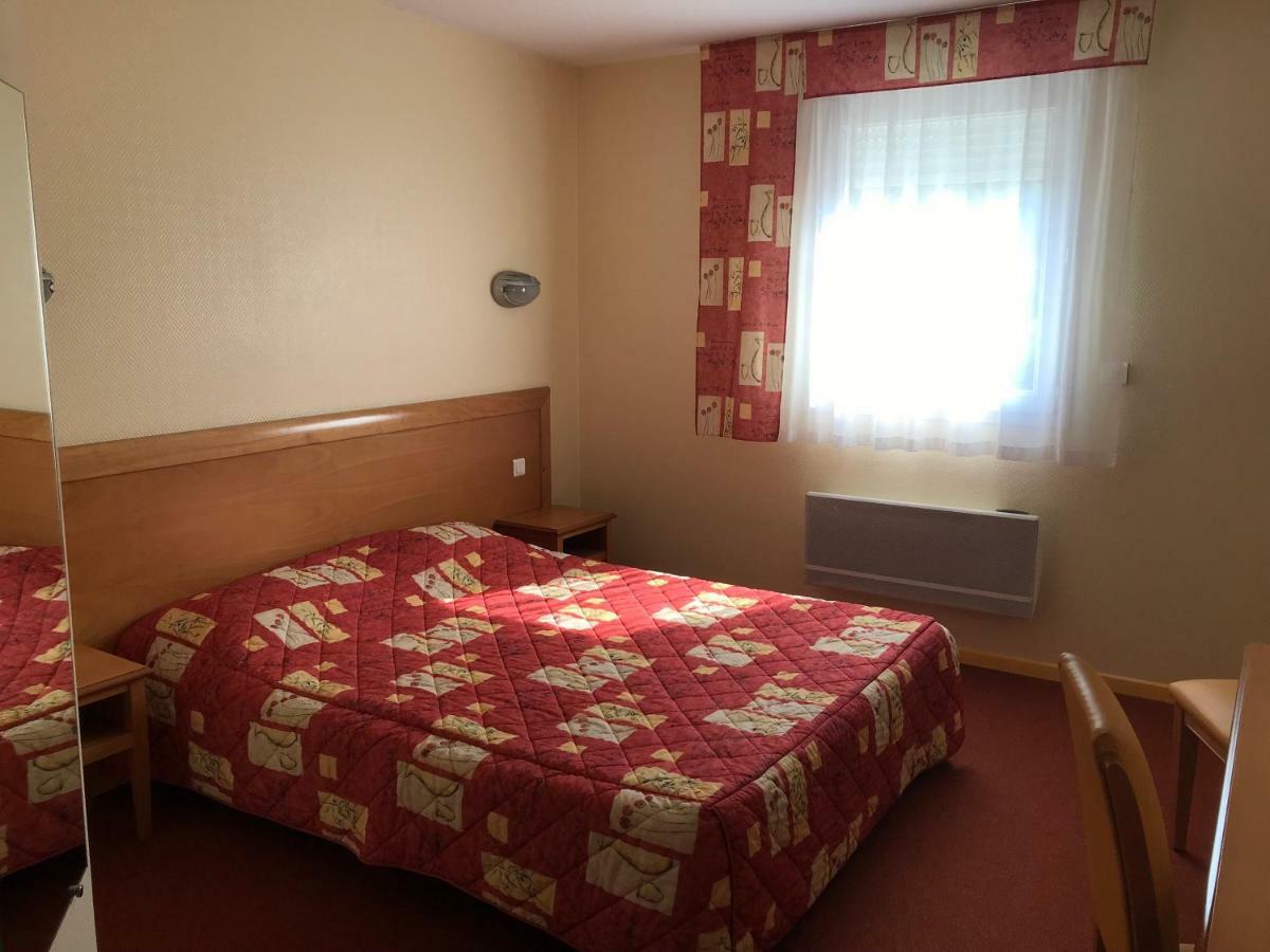 Hotel La Colombiere Cantal Massiac Εξωτερικό φωτογραφία