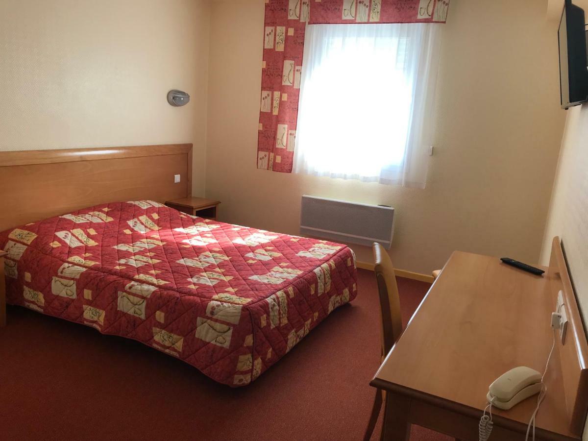 Hotel La Colombiere Cantal Massiac Εξωτερικό φωτογραφία
